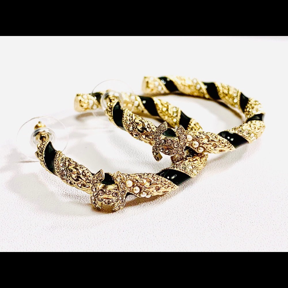 100% authentic Chanel cc Hoop Stud earrings